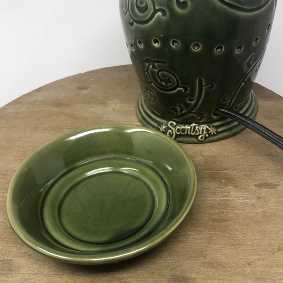 Scentsy English Ivy Full Size Wax Melt Premium Warmer - Picture 6 of 11